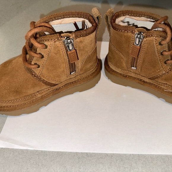 UGG Kids Tan Boots - Picture 14 of 14